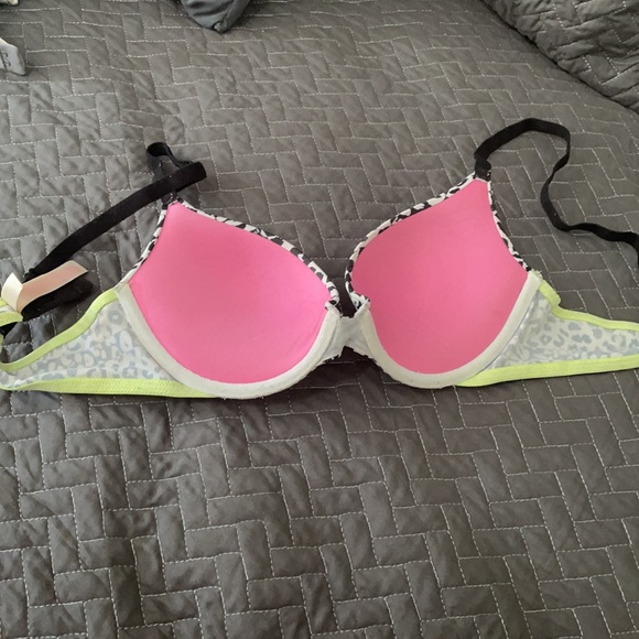 Pink bra - Picture 2 of 3